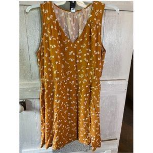 Old Navy gathered waist, v neck floral print dress